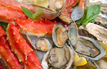 Les fruits de mer sont inclus dans l'alimentation pour l'ostéochondose cervicale