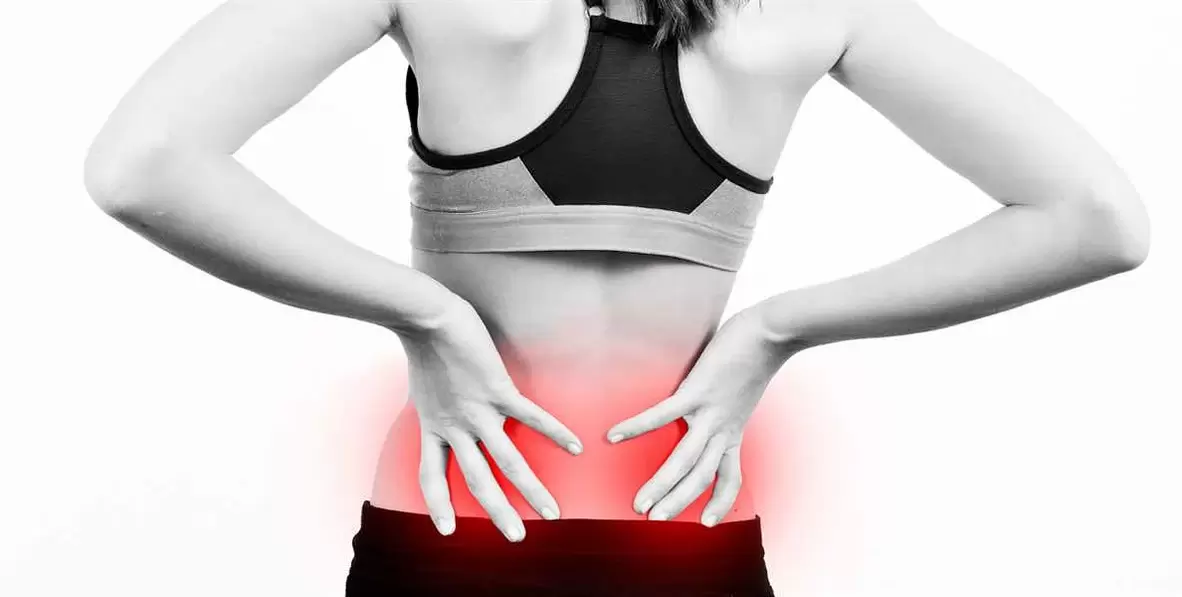 Douleur dans la région lombaire, qui peut être soulagée par des exercices et une position correcte du corps